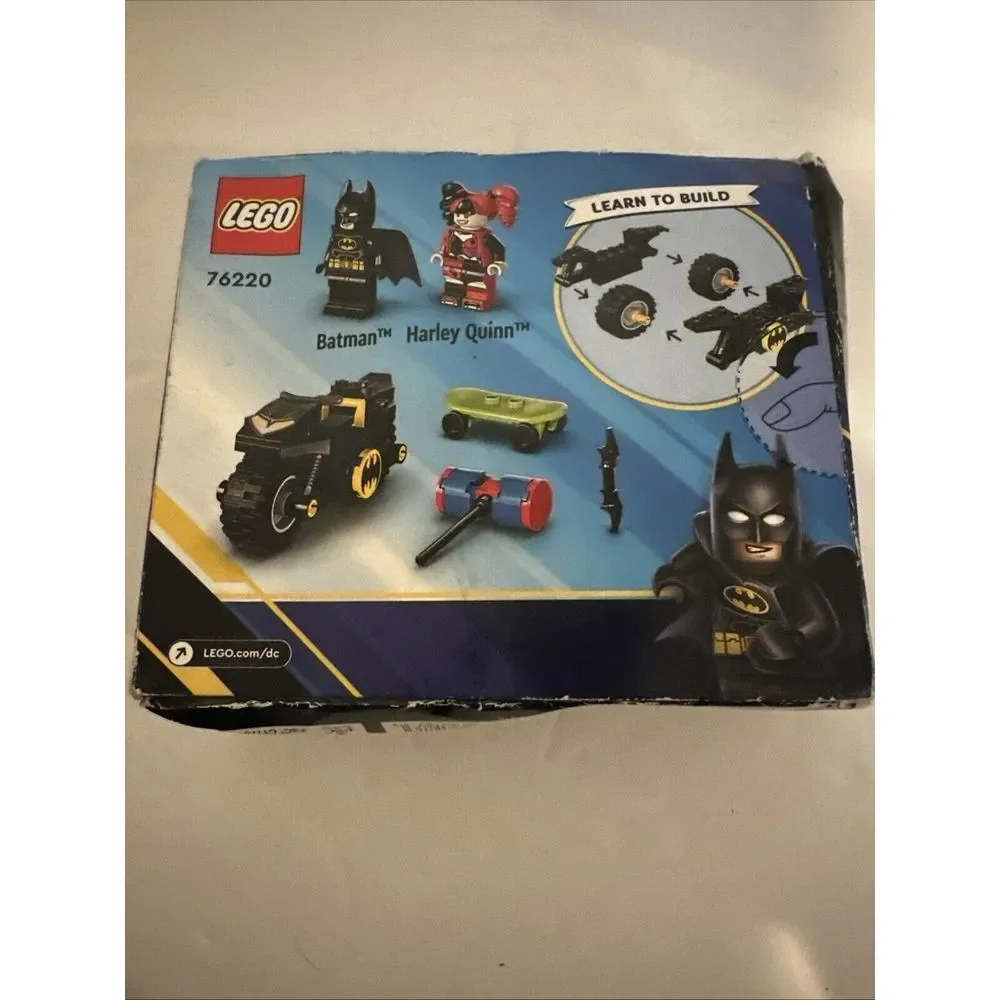 LEGO SUPER HEROES BATMAN VERSUS HARLEY QUINN SET NUMBER (76220) NEW WITH DAMAGE!